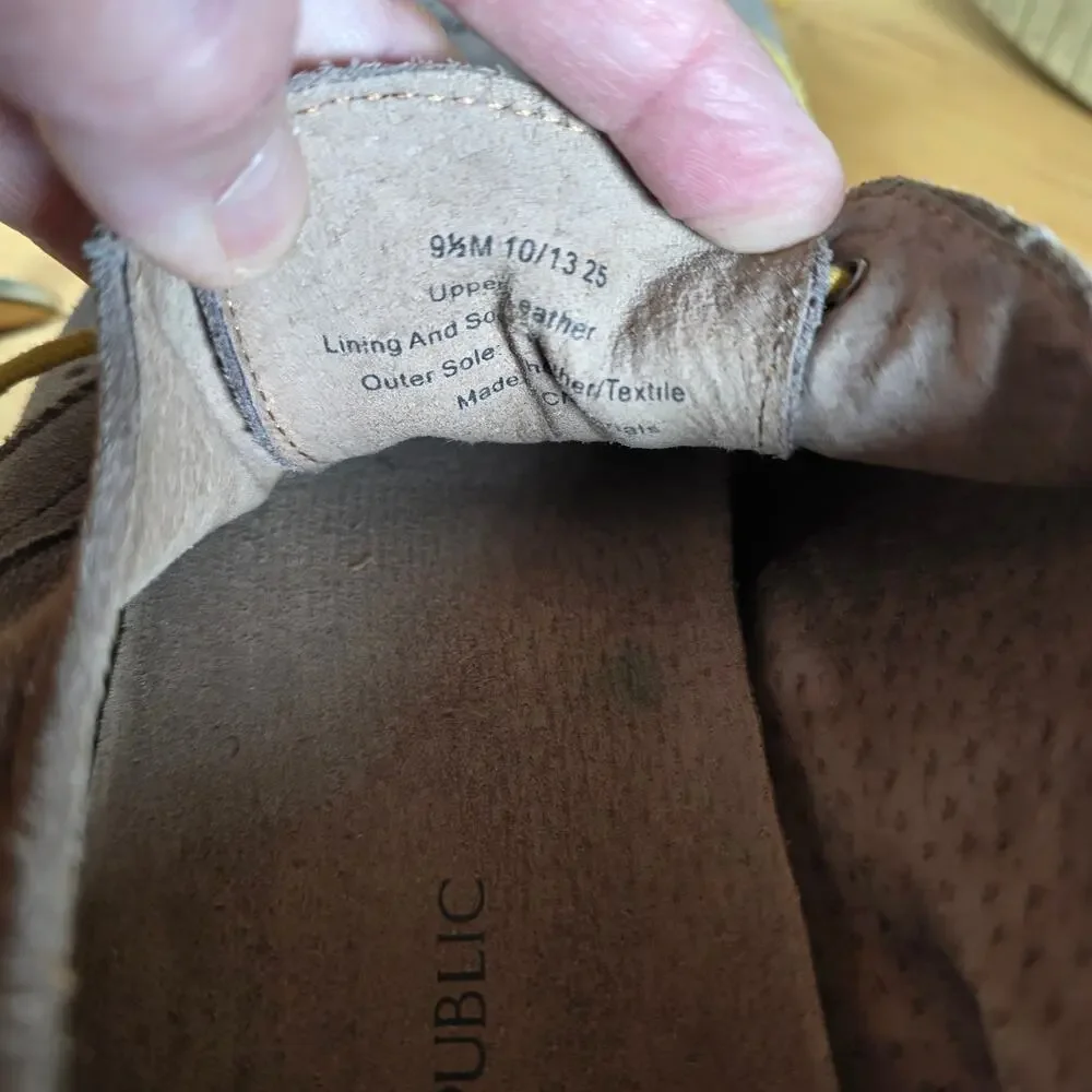 Banana Republic Suede Tan Wingtip Mens 9.5 Lining, Sole, Upper Leather, Preppy